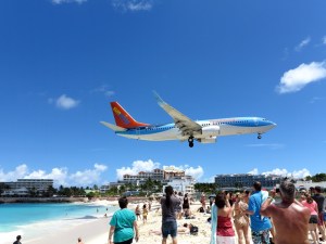 Sun Wing Boeing 737 over Maho Beach
