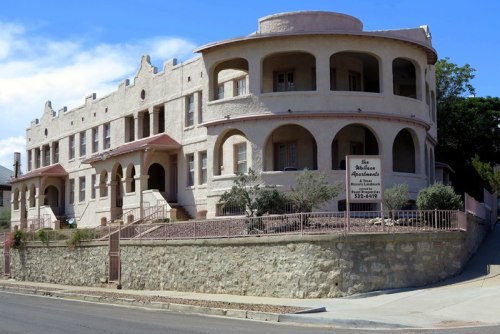 Texas Historic Landmark — The Wallace Apartments