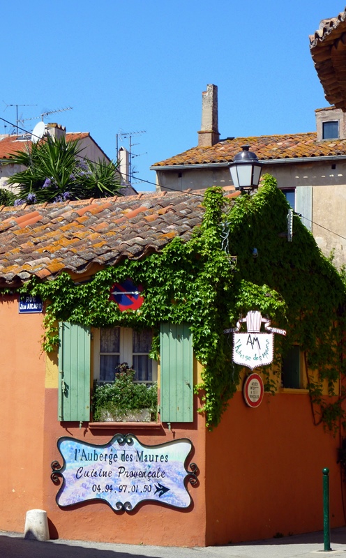 St. Tropez Charm