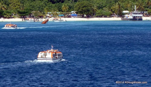 Tendering onto Dravuni Island