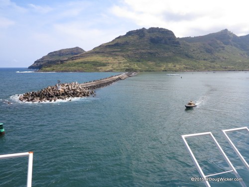 Pilot boat approaching MS Oosterdam in Nawiliwili Bay, Kauai