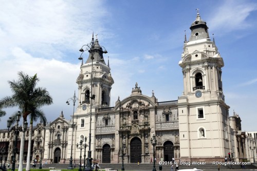 Cathedral of Lima, Plaza Mayor