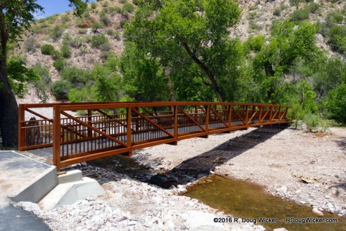 The footbridge back to the picnic and parking areas